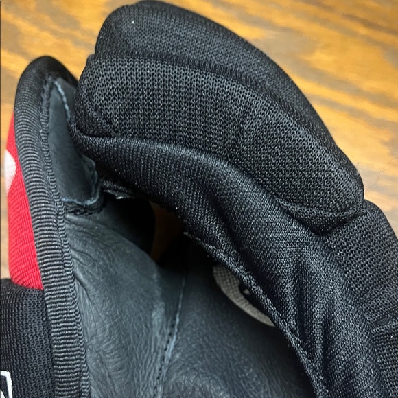 CCM Pro Guard Black and Red Hockey Gloves Boy’s 14” - Picture 7 of 11